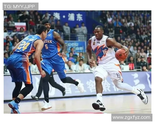 上海篮球队在邀请赛中以82分稳居积分榜首位展现强劲实力 上海篮球队在邀请赛中以82分稳居积分榜首位展现强劲实力