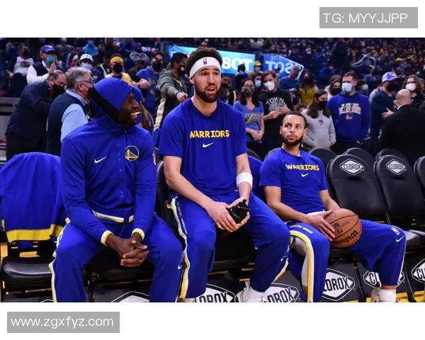 湖人勇士中场插曲精彩回顾与球迷互动盛况分析