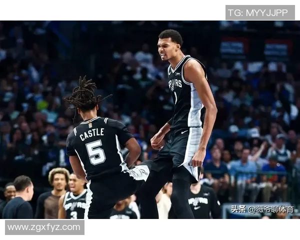 马刺主场强势击败热火117比105展现出色团队配合与防守实力